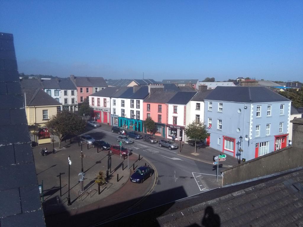 Buggle'S Pub And Accommodation Kilrush Exterior photo